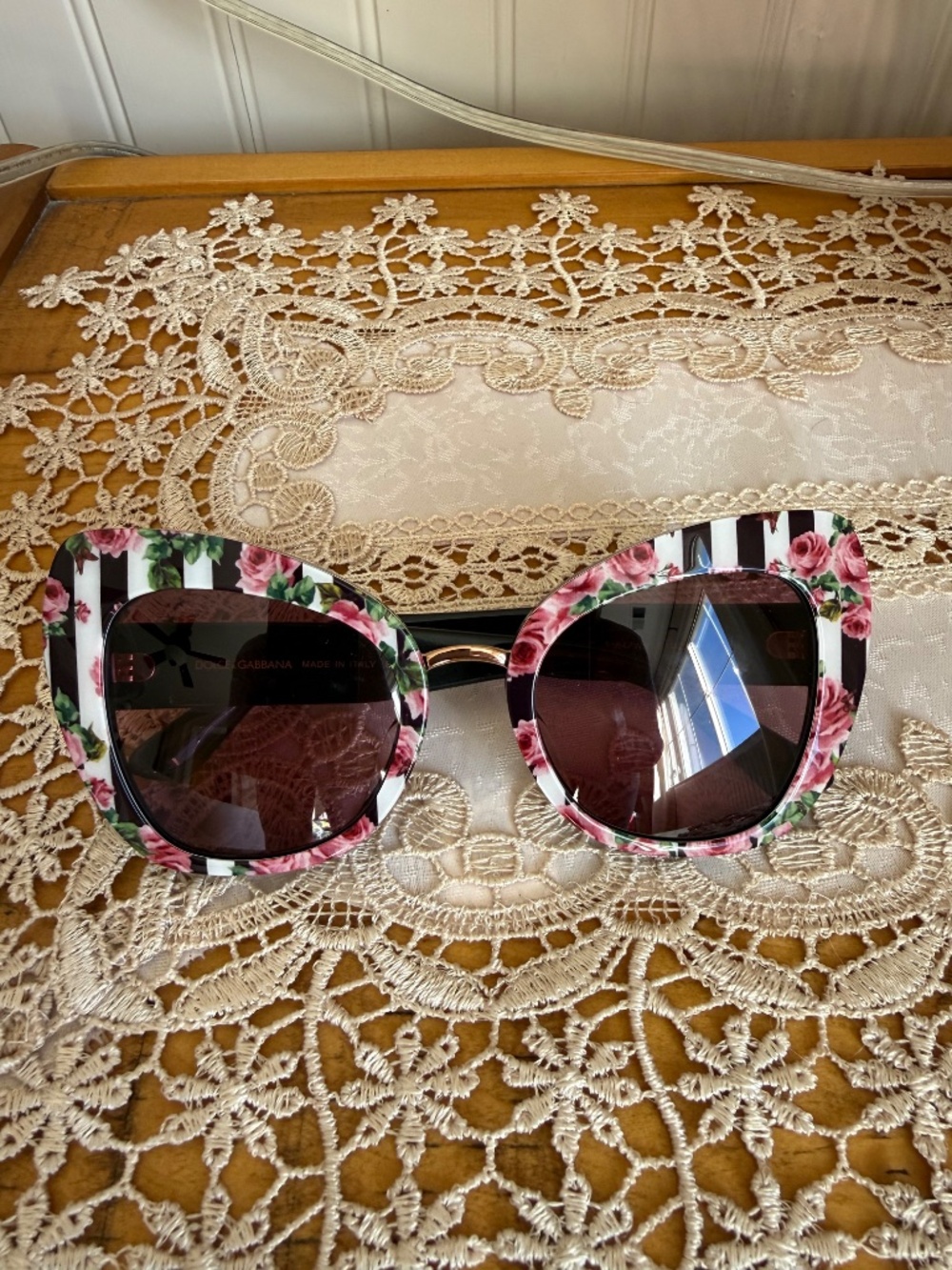 Dolce & Gabana floral sunglasses w/ case - Picture 2 of 6